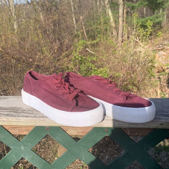 Divided By H&M Canvas Sneakers Sz 8 Burgundy - Picture 1 of 10